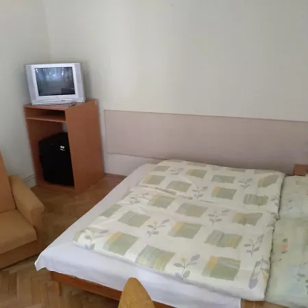 Gazde/Camere de închiriat Siofokroom24 *
